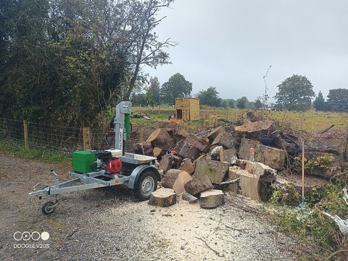 Log splitter hire - splitter, with